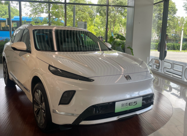 股利网 “跳水”2万！别克把纯电大五座SUV的价格打到了15万以下